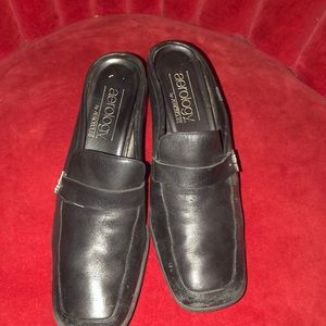 Soft leather serology mules